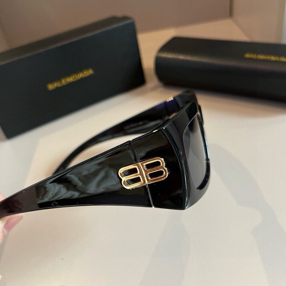 Balenciaga Dynasty rectangle sunglasses in black with gold hardware π - Picture 3 of 6